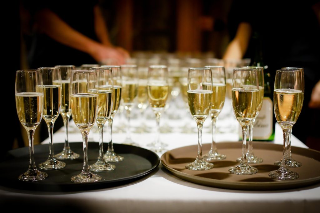 Your Guide to Hosting a Truly Elegant, Wine-Soaked New Year's Eve Party